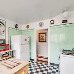 Classic Los Angeles Home 2 Blocks To Melrose Ave!